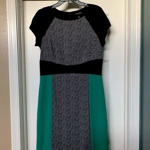 Stunning dress w/unique design